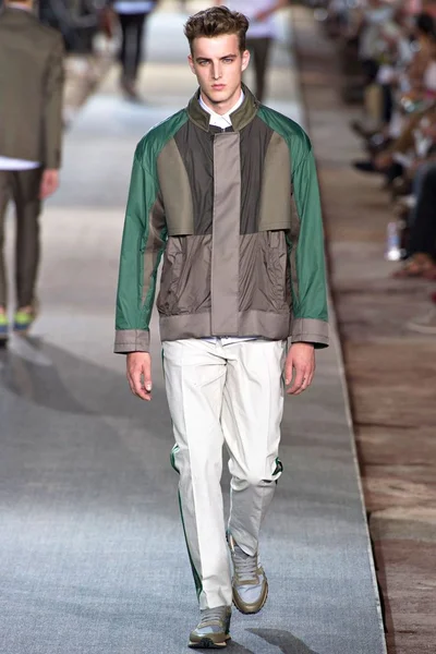 Look 19